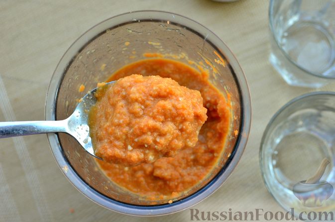 Фото приготовления рецепта: Морковно-яблочный смузи с апельсином и семечками подсолнечника - шаг №9