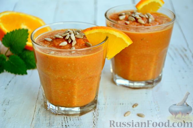 Фото приготовления рецепта: Морковно-яблочный смузи с апельсином и семечками подсолнечника - шаг №10