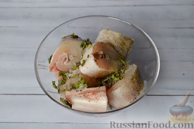 Фото приготовления рецепта: Рыба, запечённая с тыквой и сладким перцем - шаг №3