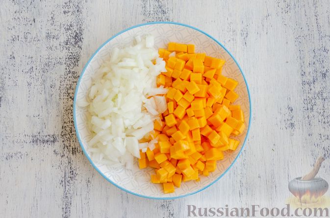 Фото приготовления рецепта: Капуста, тушенная с тыквой и морковью - шаг №5
