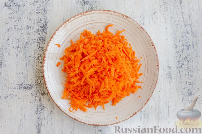 Фото приготовления рецепта: Капуста, тушенная с тыквой и морковью - шаг №3