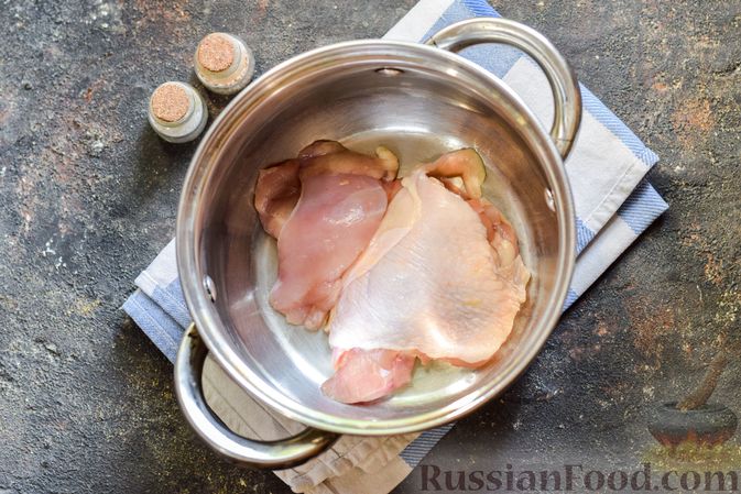 Фото приготовления рецепта: Куриный суп с овощами и сливками - шаг №2