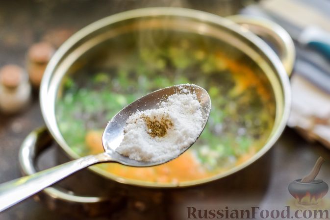Фото приготовления рецепта: Куриный суп с овощами и сливками - шаг №9