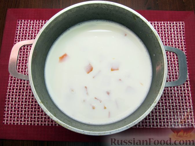 Фото приготовления рецепта: Молочный суп с тыквой и рисом - шаг №7
