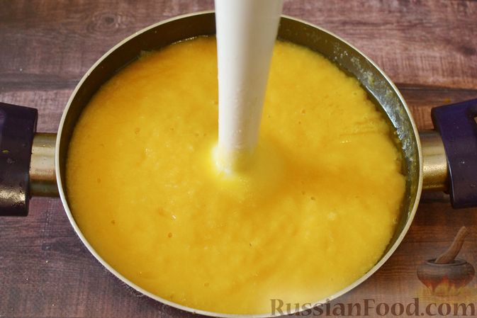 Фото приготовления рецепта: Суп-пюре из тыквы с цветной капустой и чесночной заправкой - шаг №11