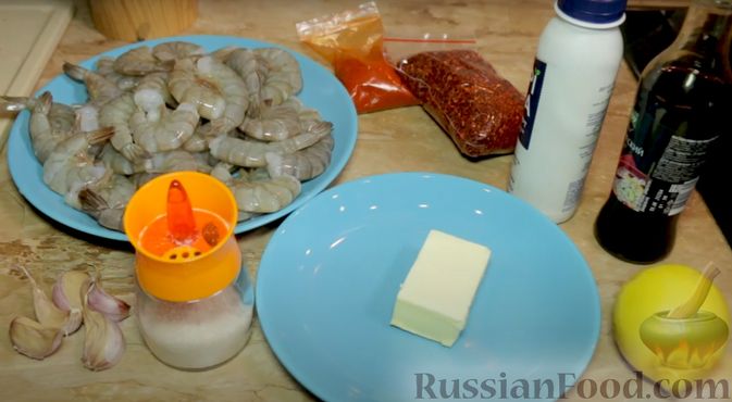 Фото приготовления рецепта: Пикантные жареные креветки с чесноком (на сливочном масле) - шаг №1