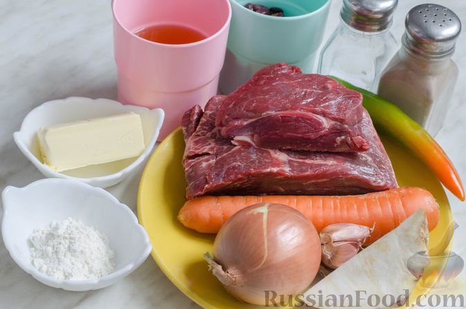 Фото приготовления рецепта: Говядина, тушенная с фасолью, морковью и корнем сельдерея - шаг №1
