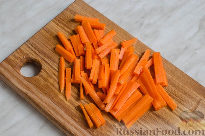 Фото приготовления рецепта: Говядина, тушенная с фасолью, морковью и корнем сельдерея - шаг №7