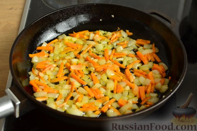 Фото приготовления рецепта: Суп с фрикадельками и брюссельской капустой - шаг №10