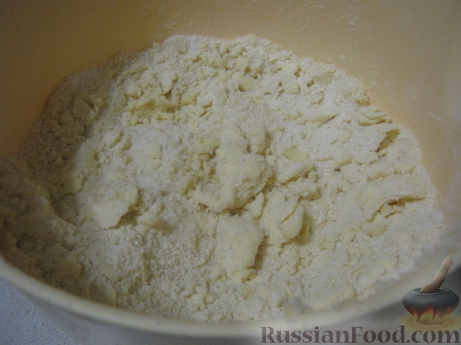 Фото приготовления рецепта: Пирог песочный с абрикосами - шаг №8