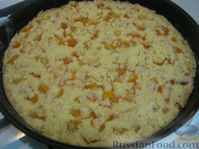 Фото приготовления рецепта: Пирог песочный с абрикосами - шаг №12