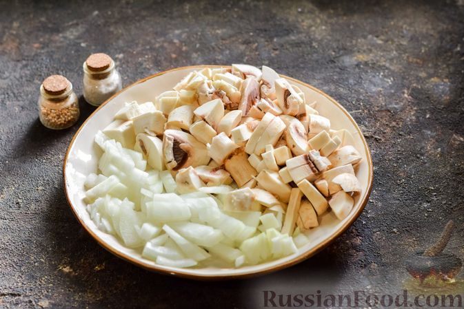 Фото приготовления рецепта: Картофельно-грибное пюре с курицей - шаг №4