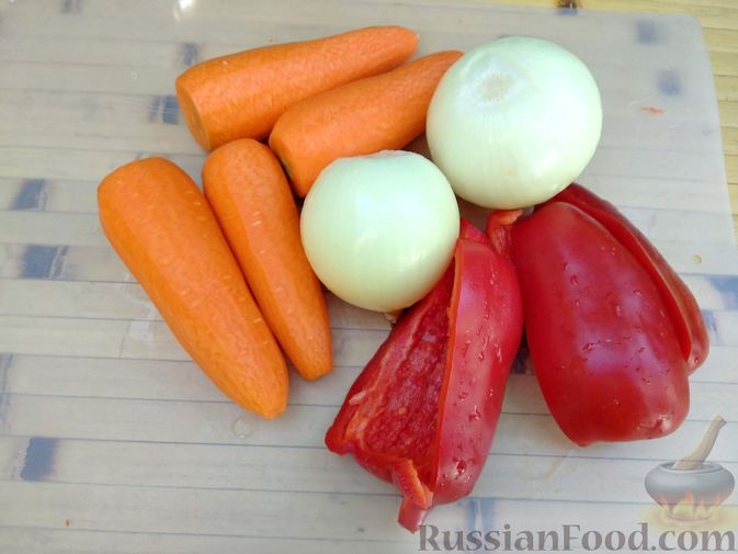 Фото приготовления рецепта: Рагу с курицей, цветной капустой, сладким перцем, горошком и кукурузой - шаг №4