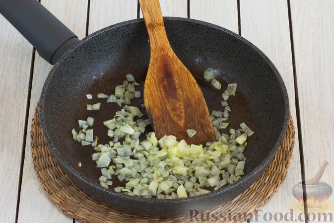 Фото приготовления рецепта: Паштет из свёклы с консервированной фасолью - шаг №4