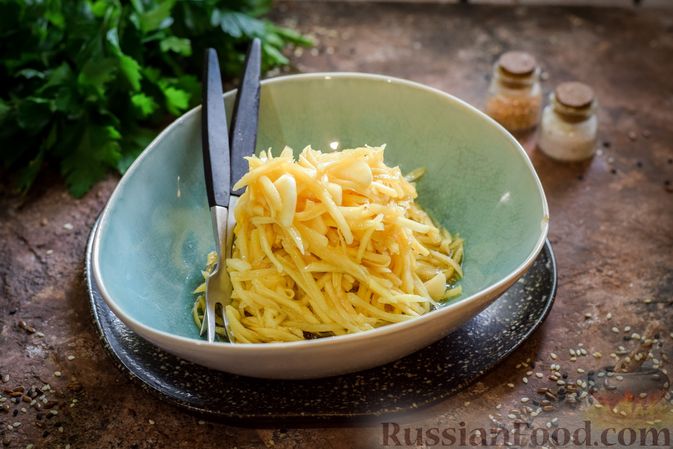 Фото к рецепту: Картофельная соломка в чесночно-соевом соусе