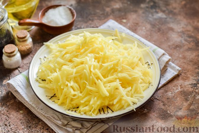 Фото приготовления рецепта: Картофельная соломка в чесночно-соевом соусе - шаг №2