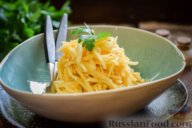 Фото приготовления рецепта: Картофельная соломка в чесночно-соевом соусе - шаг №9