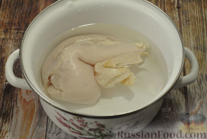 Фото приготовления рецепта: Суп с курицей, тыквой, рисом и сладким перцем - шаг №2