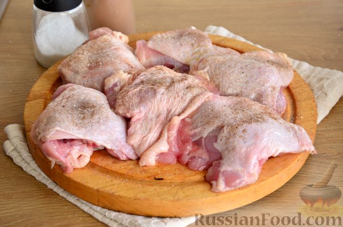 Фото приготовления рецепта: Куриные бёдрышки с айвой - шаг №2