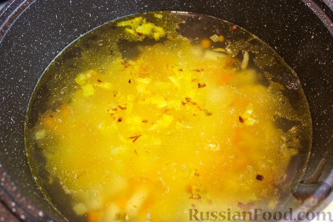 Фото приготовления рецепта: Грибной суп с фасолью - шаг №5