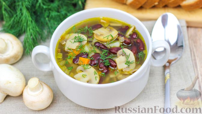 Фото приготовления рецепта: Грибной суп с фасолью - шаг №9