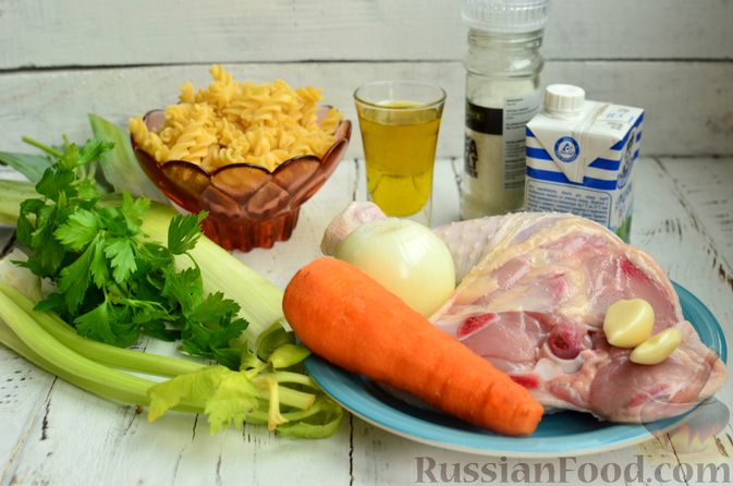 Фото приготовления рецепта: Сливочный суп с курицей и макаронами - шаг №1