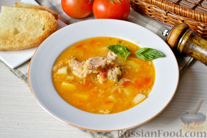Фото к рецепту: Суп из консервированной рыбы с булгуром и овощами
