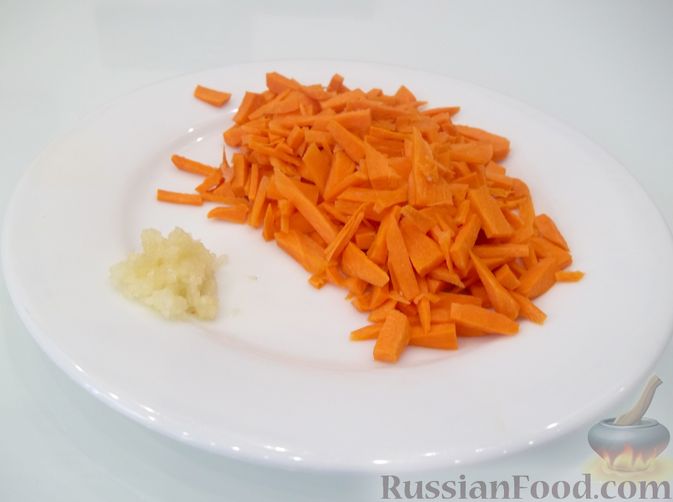Фото приготовления рецепта: Кролик с вермишелью и морковью (на сковороде) - шаг №7