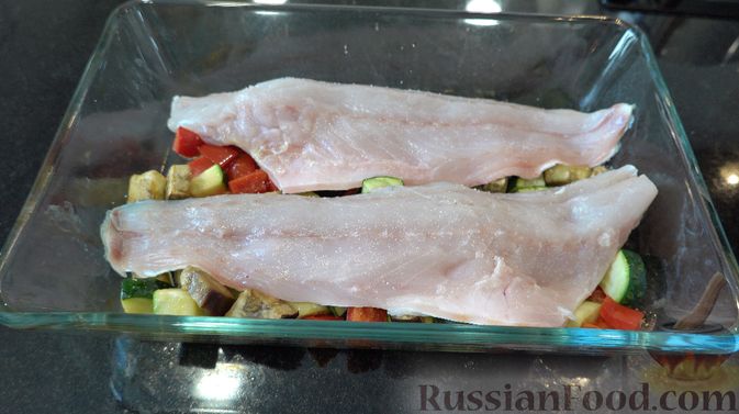 Фото приготовления рецепта: Сибас с овощами в духовке, с французским соусом вьерж - шаг №8
