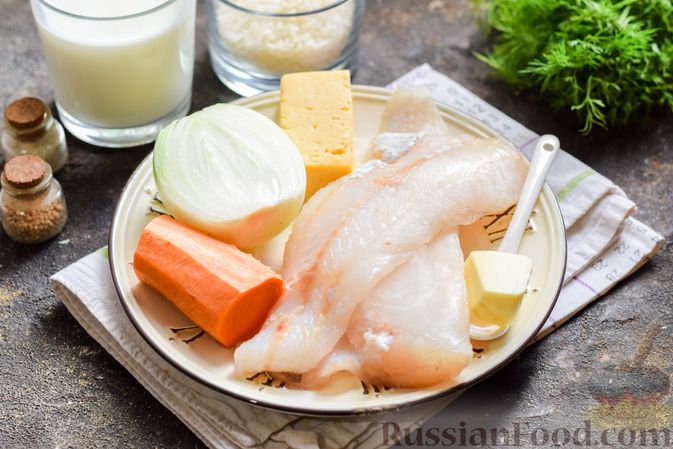 Фото приготовления рецепта: Рыбный суп с молоком, рисом и сыром - шаг №1