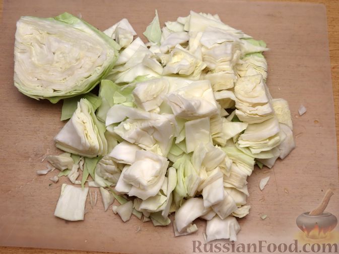 Фото приготовления рецепта: Зразы из капусты и сельдерея с начинкой из грибов и варёных яиц - шаг №2