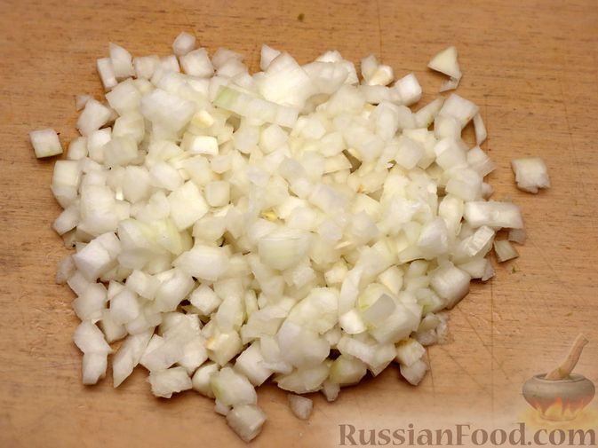Фото приготовления рецепта: Зразы из капусты и сельдерея с начинкой из грибов и варёных яиц - шаг №7