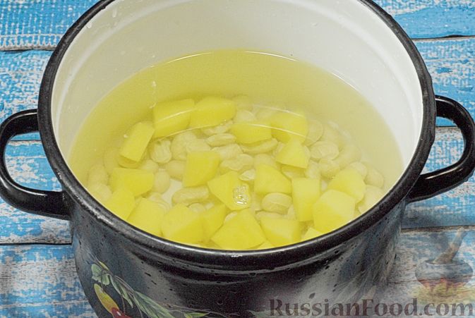 Фото приготовления рецепта: Овощной суп с фасолью и тыквой - шаг №10