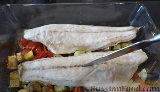 Фото приготовления рецепта: Сибас с овощами в духовке, с французским соусом вьерж - шаг №9