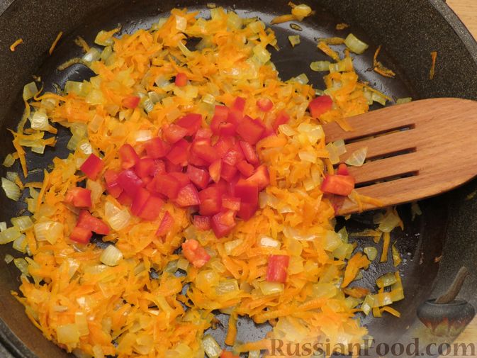 Фото приготовления рецепта: Рулеты из скумбрии с болгарским перцем, морковью и сыром - шаг №8