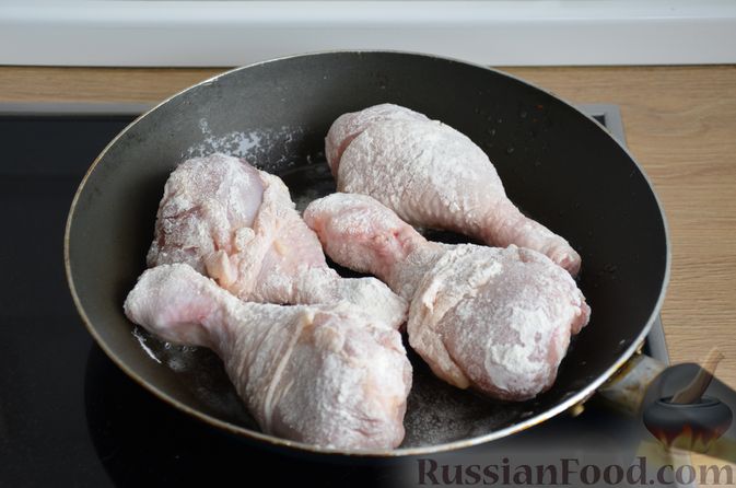 Фото приготовления рецепта: Куриные голени, тушенные с нутом и овощами - шаг №8