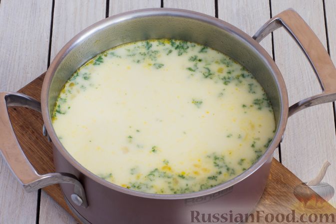 Фото приготовления рецепта: Сливочный суп с цветной капустой - шаг №7
