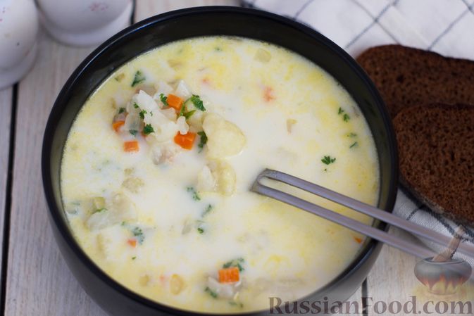 Фото приготовления рецепта: Сливочный суп с цветной капустой - шаг №8