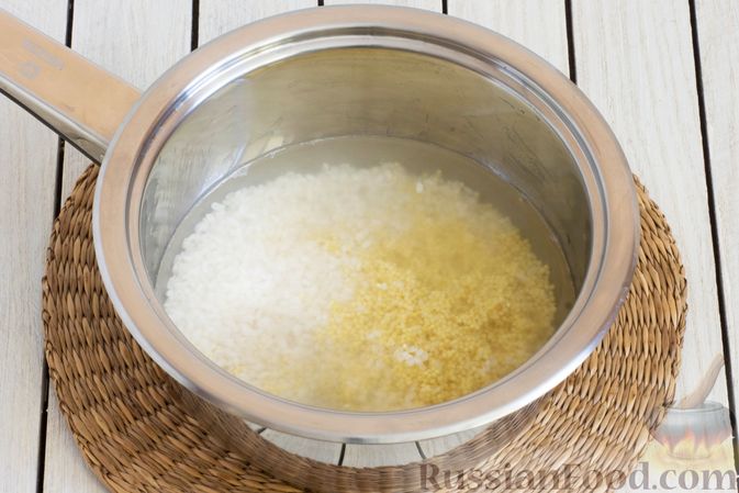 Фото приготовления рецепта: Каша "Дружба" из риса и пшена, с курагой - шаг №3