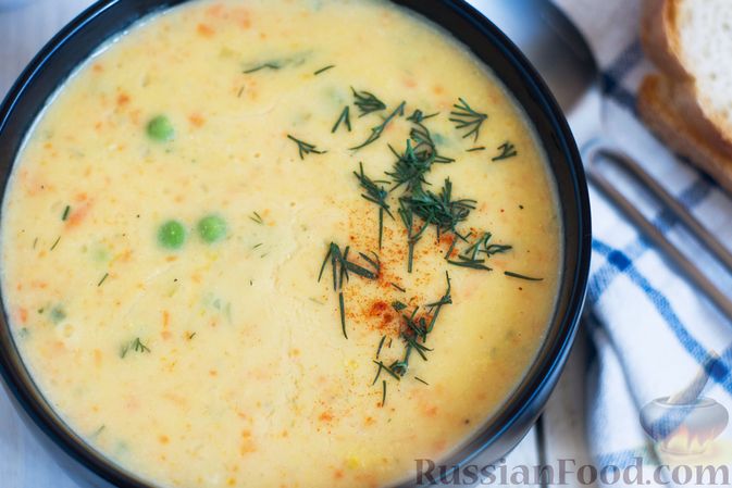 Фото приготовления рецепта: Гороховый суп-пюре со сливками и плавленым сыром - шаг №15