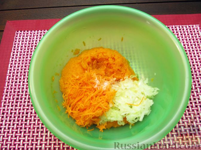 Фото приготовления рецепта: Тыквенные крокеты с морковью и сыром (в духовке) - шаг №7