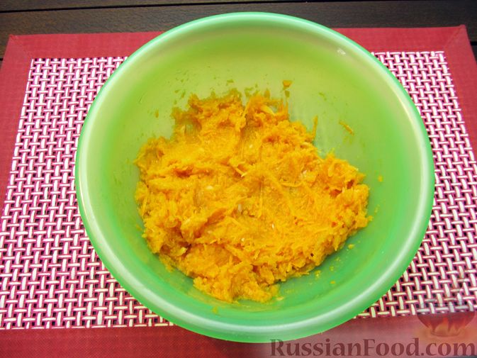 Фото приготовления рецепта: Тыквенные крокеты с морковью и сыром (в духовке) - шаг №8