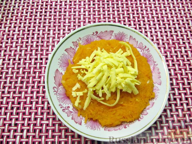 Фото приготовления рецепта: Тыквенные крокеты с морковью и сыром (в духовке) - шаг №11