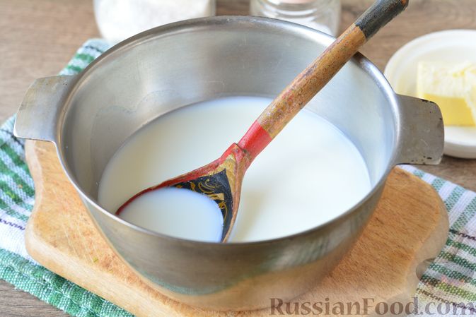 Фото приготовления рецепта: Несладкая овсянка на молоке - шаг №2