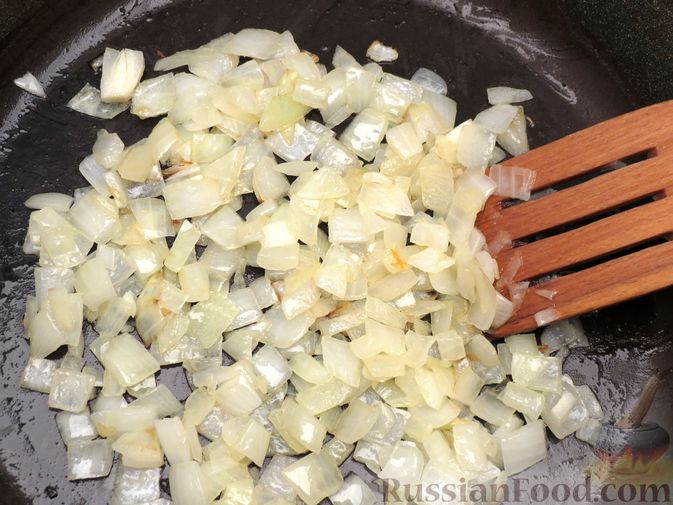 Фото приготовления рецепта: Суп с цветной капустой, рисом и сосисками - шаг №6