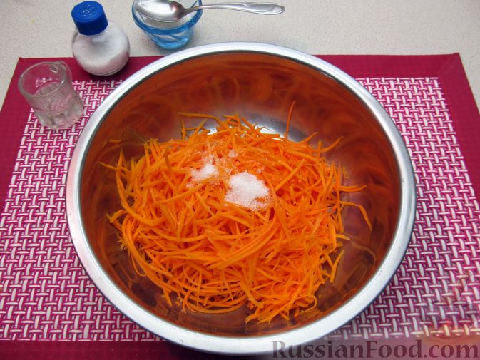 Фото приготовления рецепта: Салат из кальмаров с морковью по-корейски - шаг №6