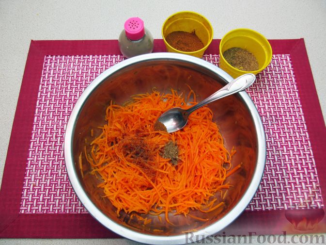 Фото приготовления рецепта: Салат из кальмаров с морковью по-корейски - шаг №8