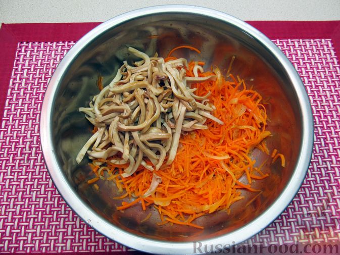 Фото приготовления рецепта: Салат из кальмаров с морковью по-корейски - шаг №14