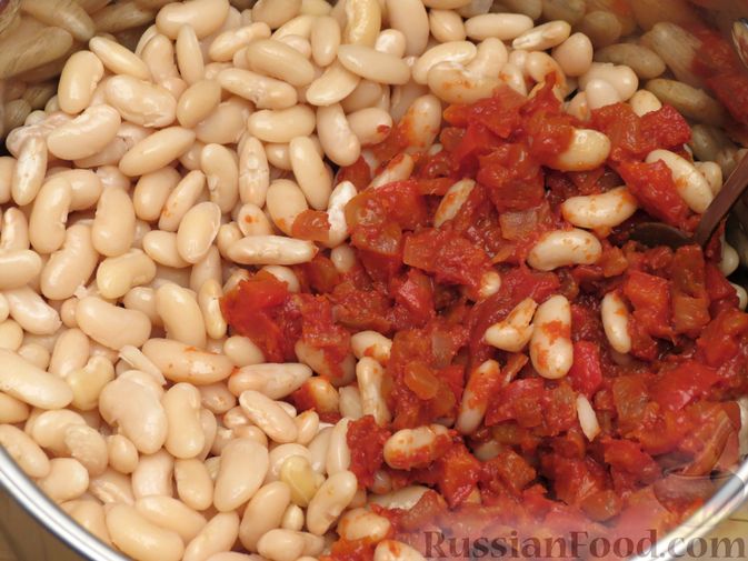 Фото приготовления рецепта: Фасоль с ветчиной, в томатном соусе - шаг №10
