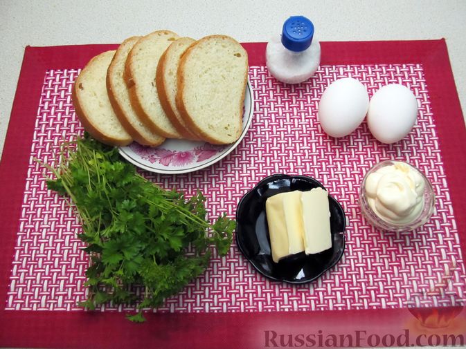 Фото приготовления рецепта: Гренки с вареным яйцом, майонезом и зеленью - шаг №1